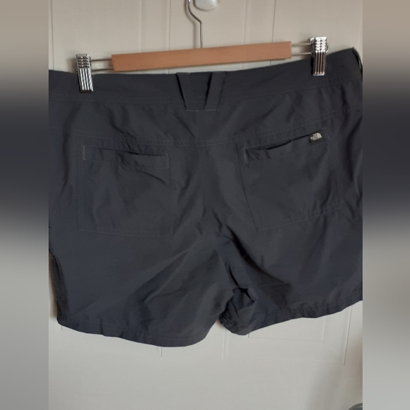 The North Face, womens shorts, size 10 - Picture 2 of 6